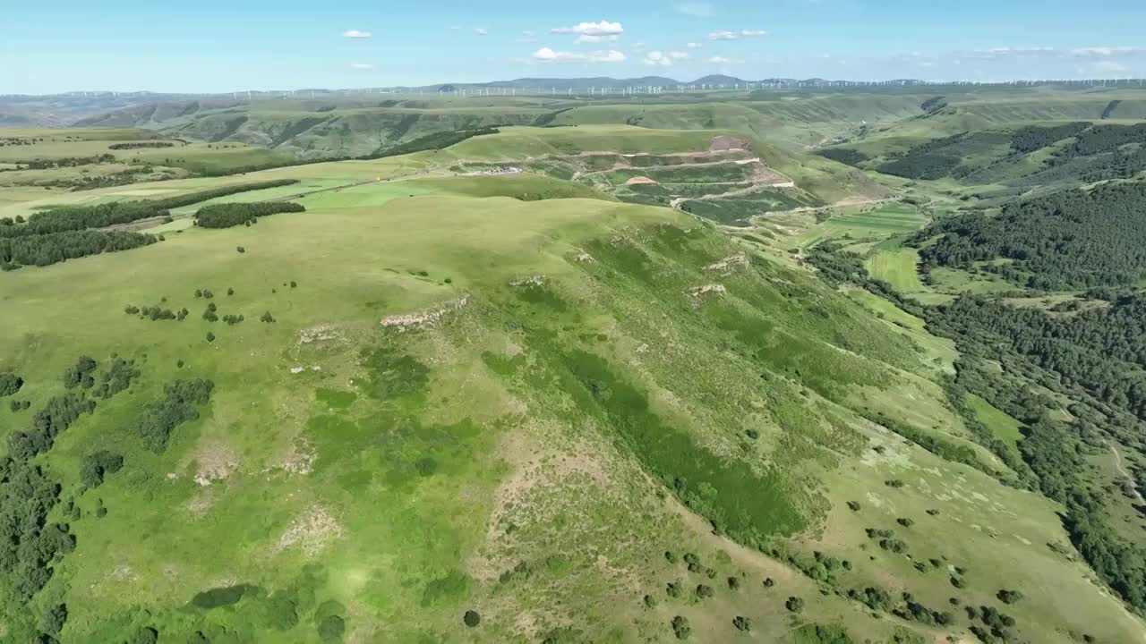 内蒙古赤峰北疆风景大道弯道梁盘山公路航拍视频素材