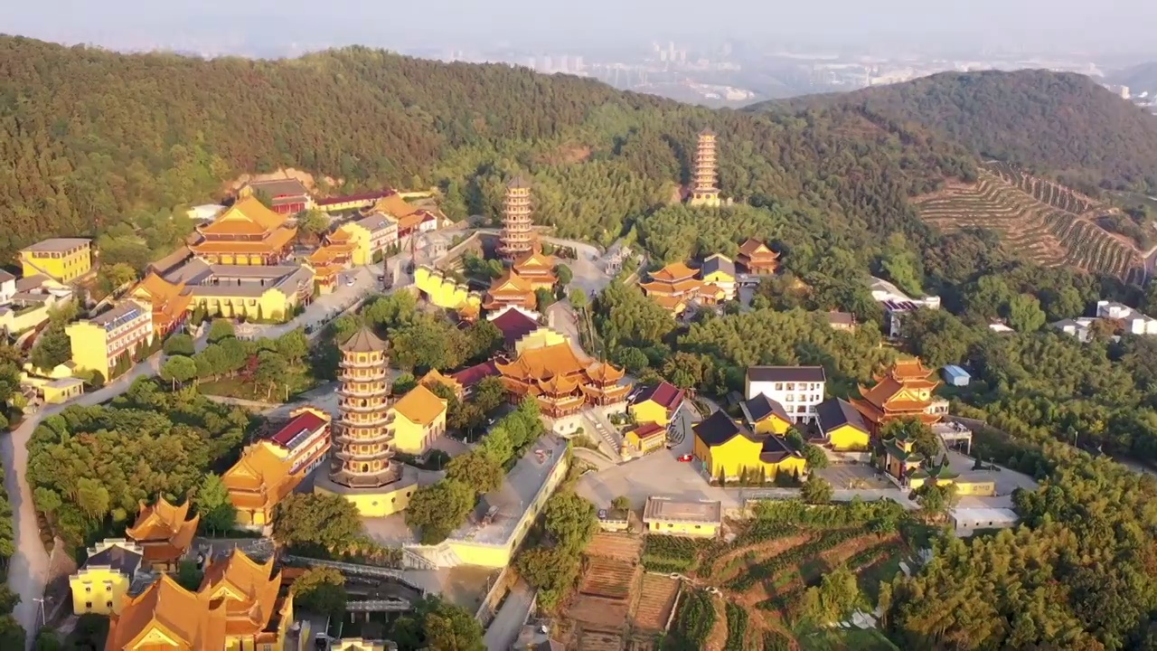 江苏南京牛首山旅游文化区，牛首山宏觉寺的航拍风光视频素材