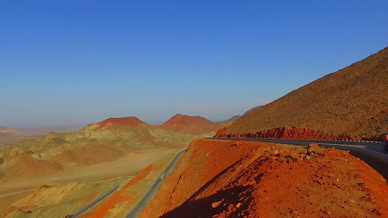 敖伦布拉格的盘山公路视频下载