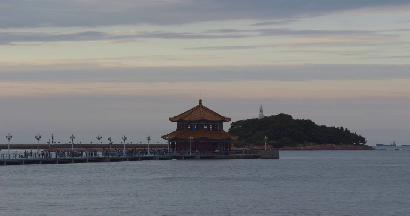 青岛栈桥沿海日出火烧云视频素材