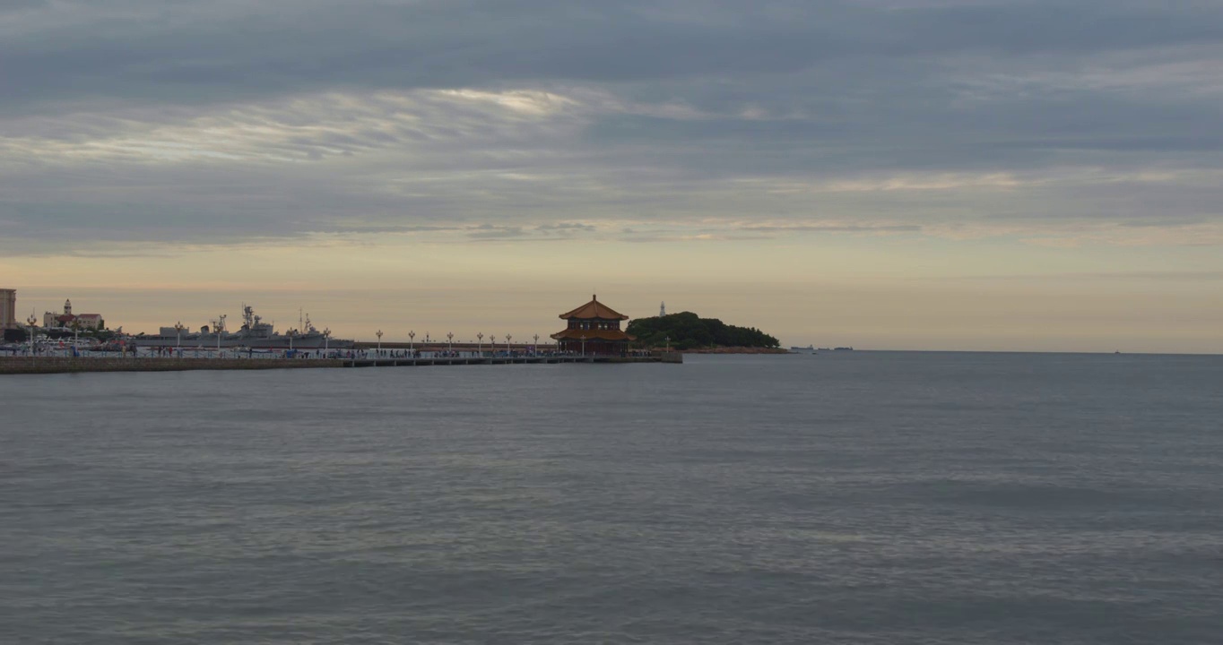 青岛栈桥沿海日出火烧云视频素材