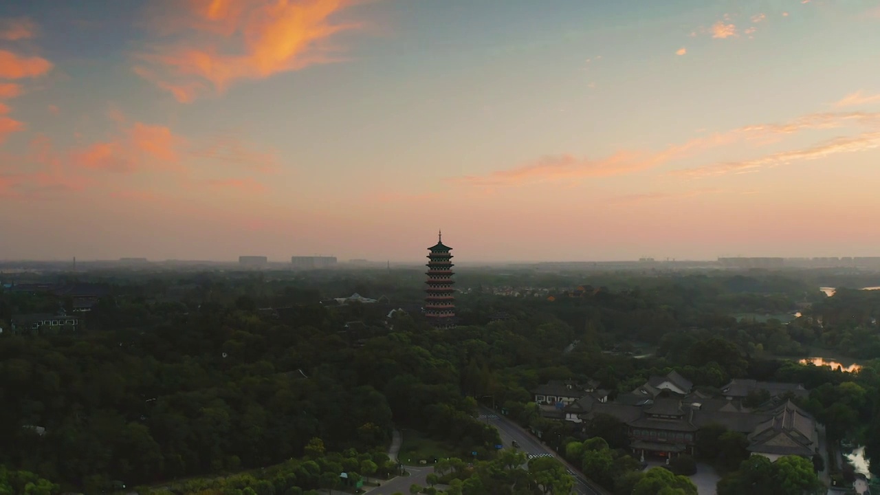 江苏省扬州市大明寺瘦西湖晨曦航拍视频素材