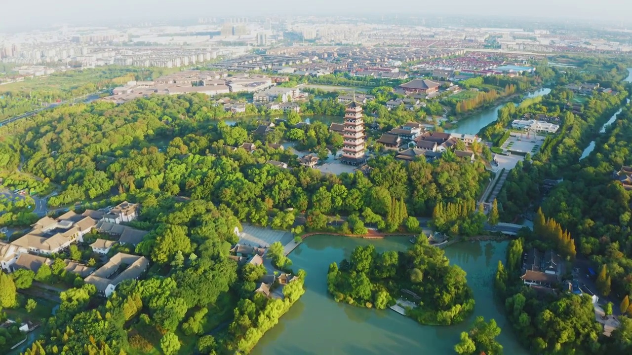 江苏省扬州市大明寺瘦西湖晨曦航拍视频素材