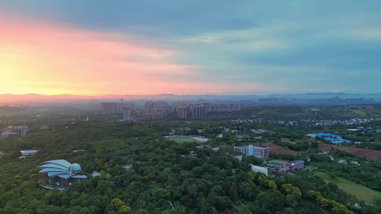 4k实时航拍成都新都植物园公园城市风景日出高视角视频素材