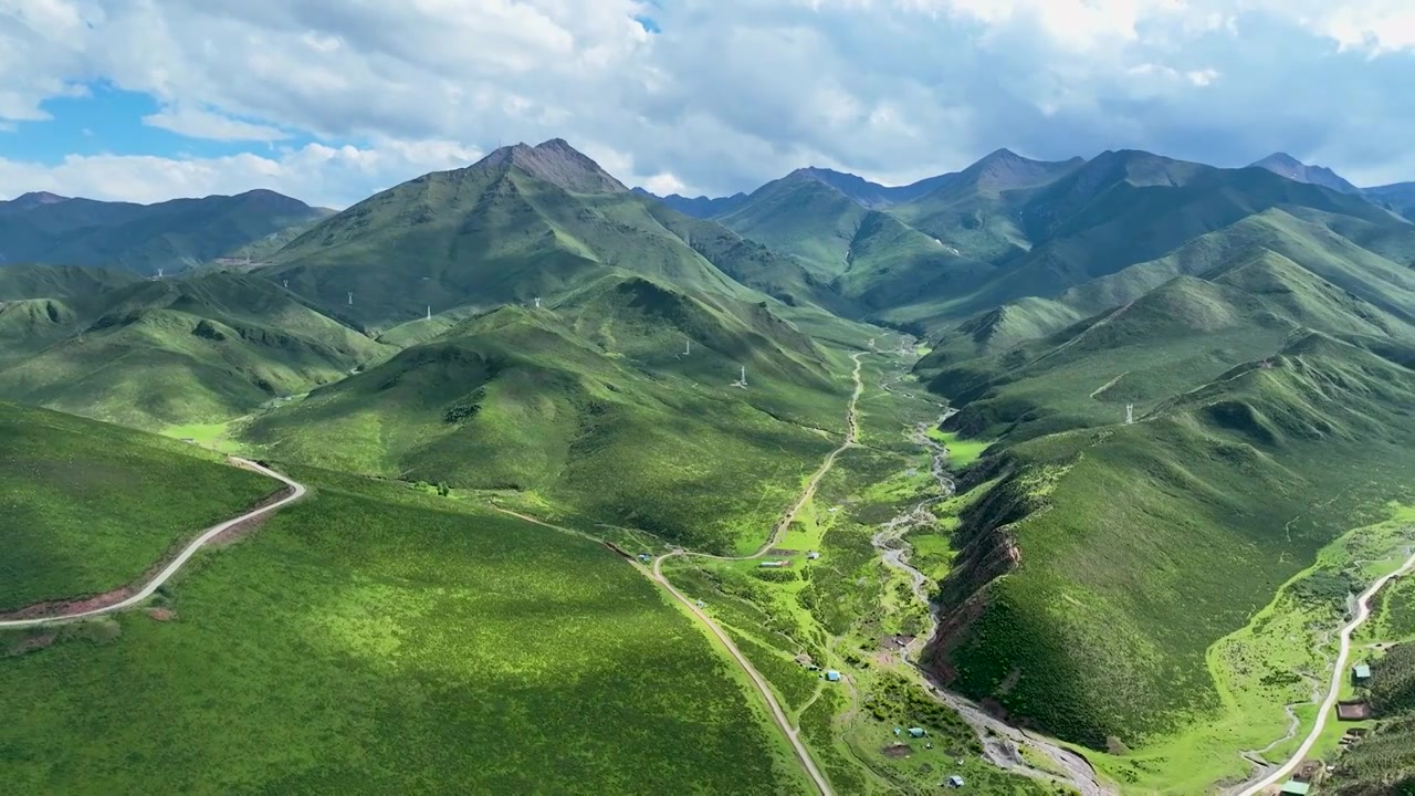 航拍祁连山国家公园，祁连山自然保护区视频素材画面3
