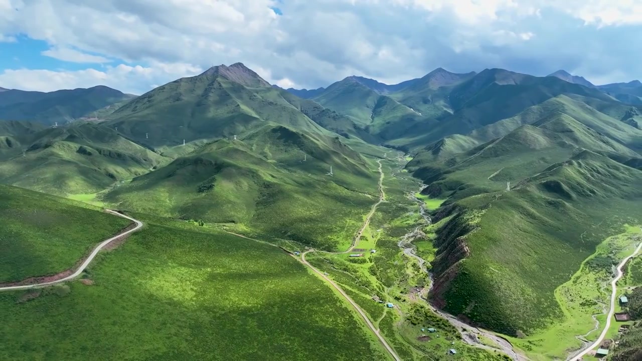 航拍祁连山国家公园，祁连山自然保护区视频素材画面4