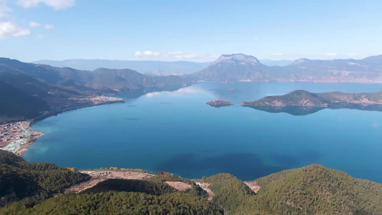 航拍云南省丽江市泸沽湖风景区，里格半岛，洛克岛视频素材