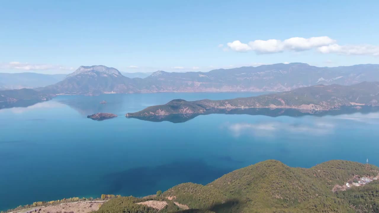 航拍云南省丽江市泸沽湖风景区，里格半岛，洛克岛视频素材