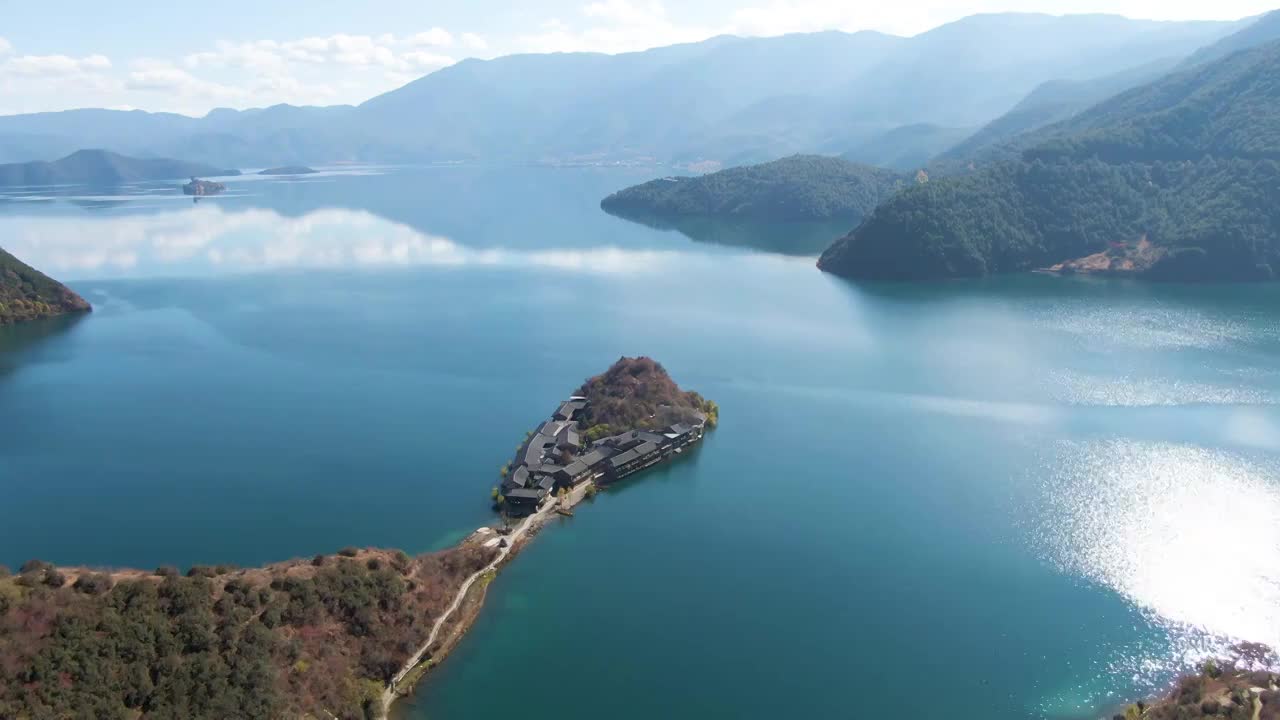 航拍云南省丽江市泸沽湖风景区，里格半岛，洛克岛视频素材