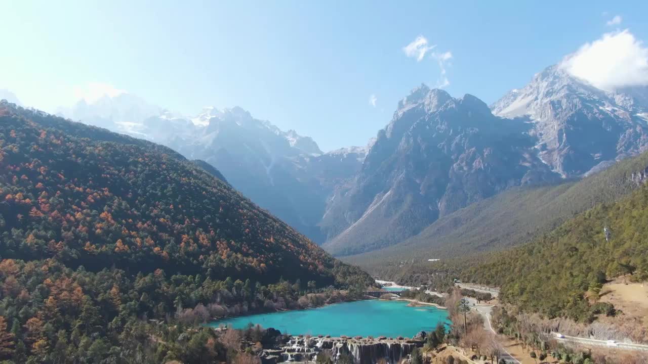 航拍云南丽江玉龙雪山蓝月谷视频素材