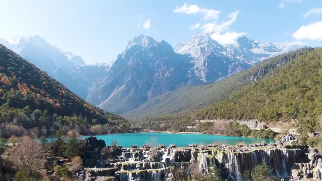 航拍云南丽江玉龙雪山蓝月谷视频素材