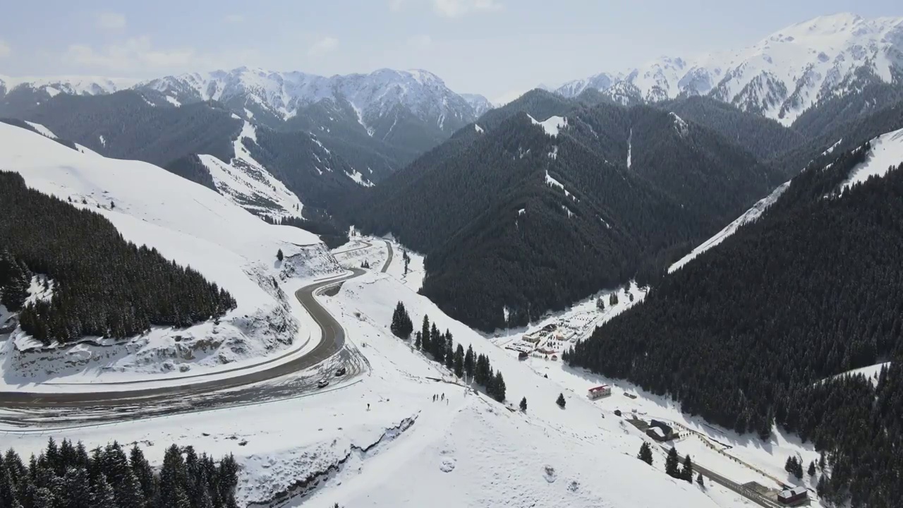 航拍下雪后的新疆伊犁风景视频素材