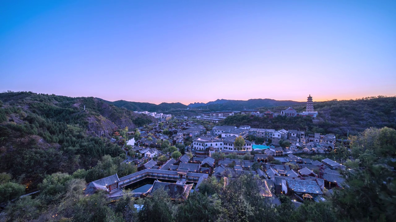 秋季北京市密云区古北水镇日转夜延时视频素材