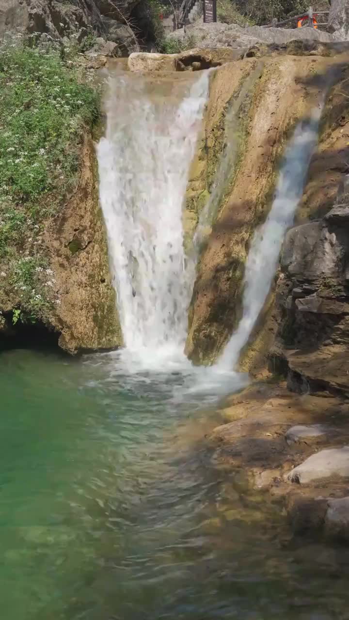 竖屏水流瀑布视频素材