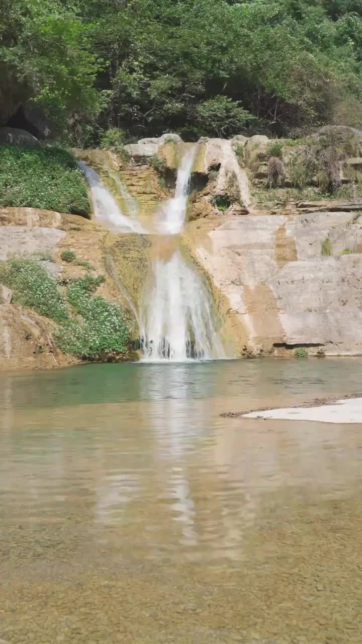 竖屏水流瀑布视频素材