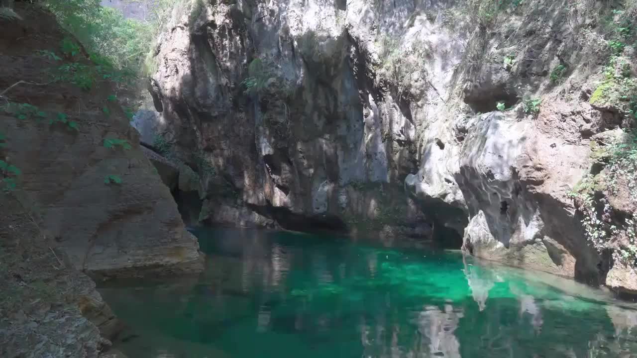 山间湖泊视频素材