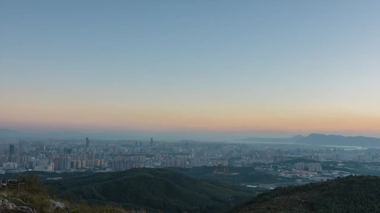 落日时分的中国云南昆明城市风光视频素材