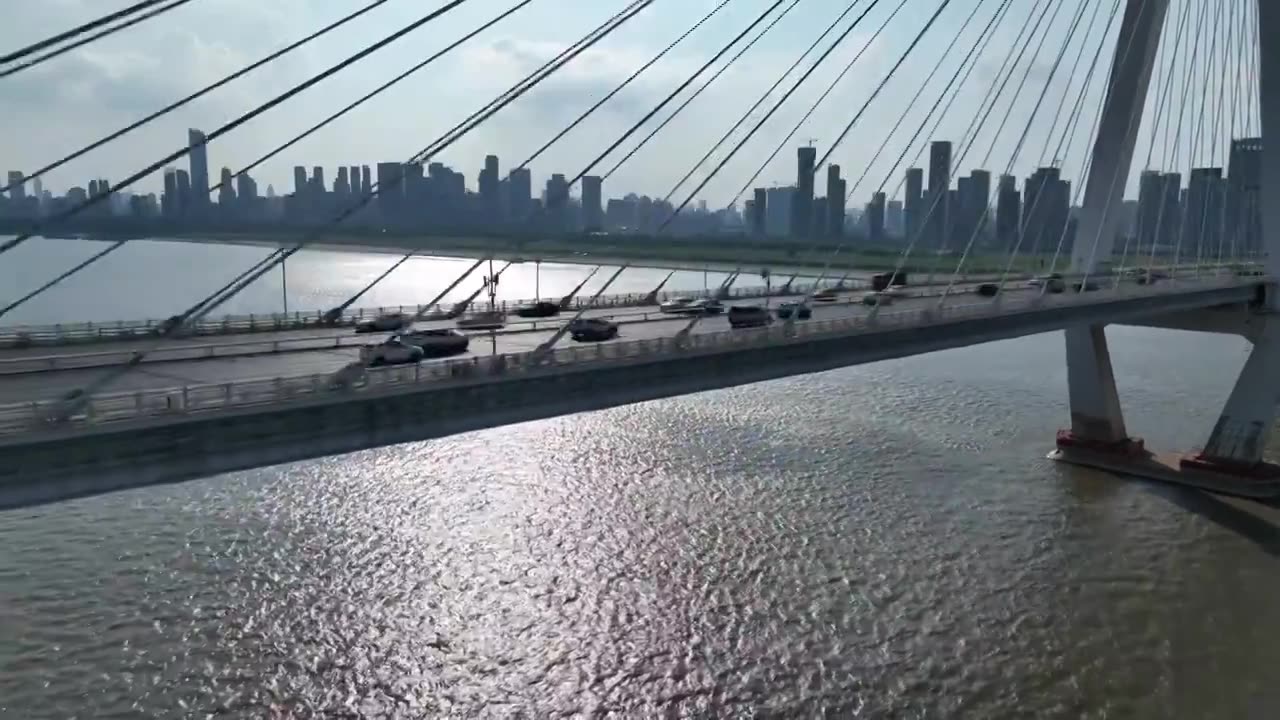 航拍湖北武汉二七长江大桥公路交通建设视频素材画面2