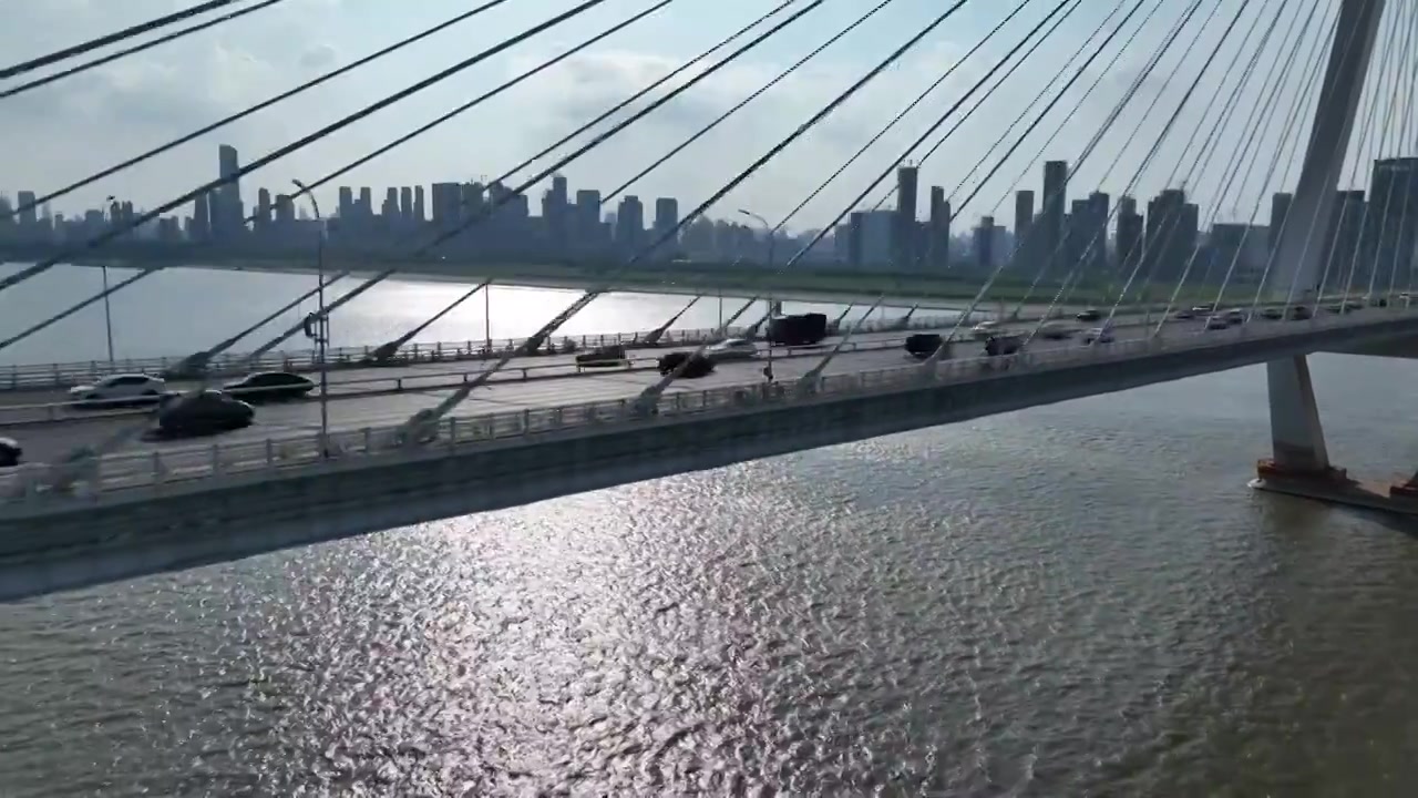 航拍湖北武汉二七长江大桥公路交通建设视频素材画面4