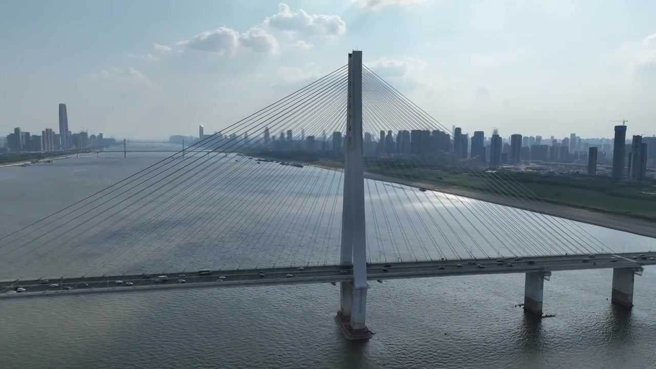 航拍湖北武汉二七长江大桥公路交通建设视频素材画面2