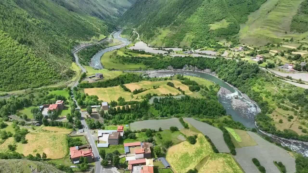 航拍四川甘孜新都桥田园风光视频素材