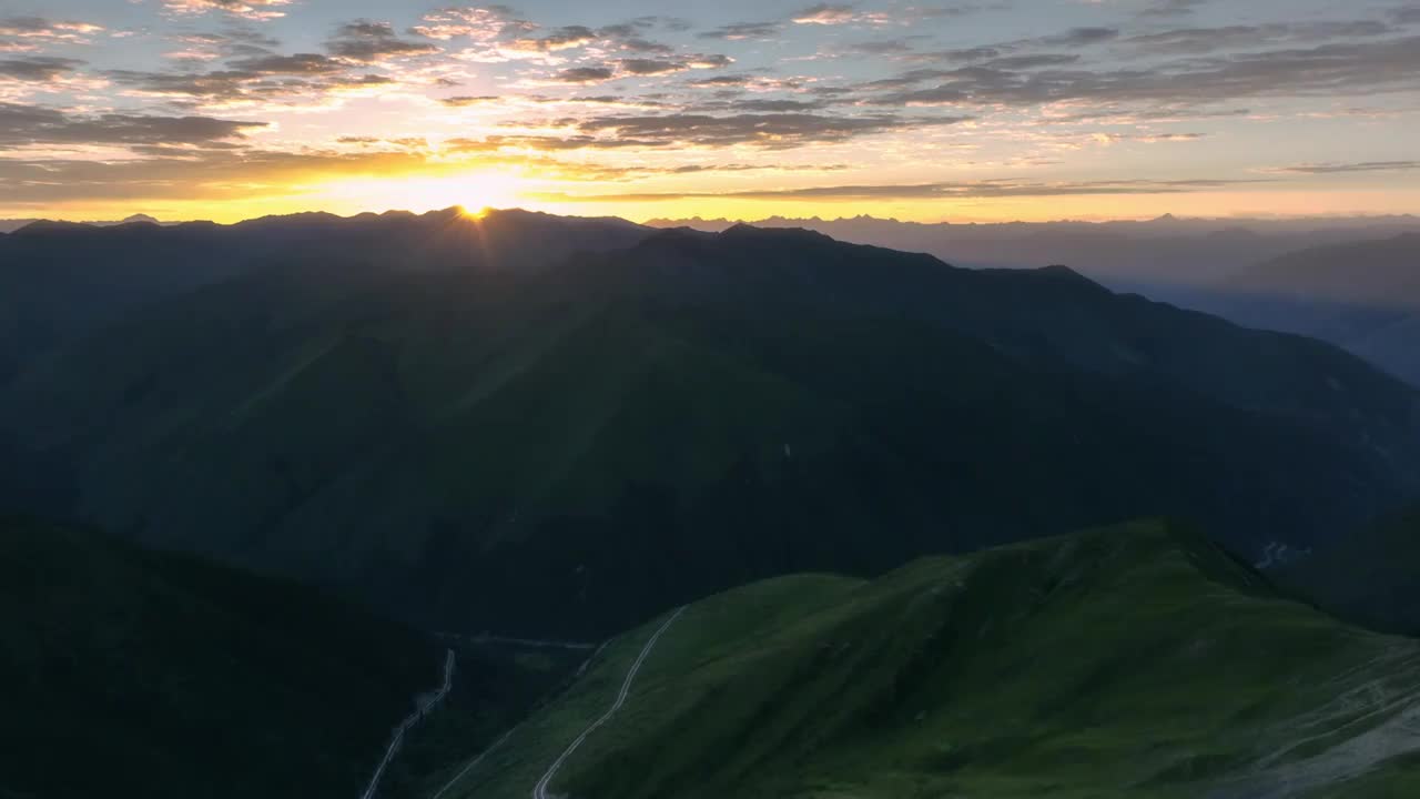 微光下的夹金山视频素材