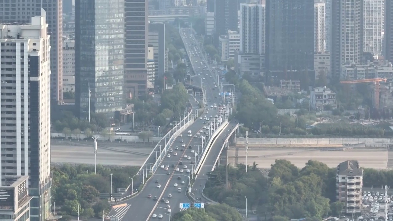 航拍湖北武汉城市建筑楼宇风光道路车流视频素材