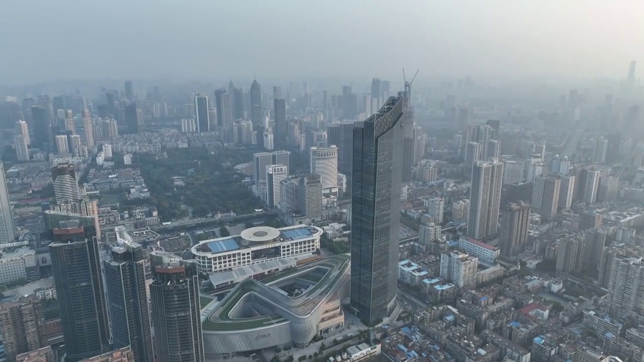 航拍湖北武汉恒隆广场建筑城市风光商业楼宇视频素材