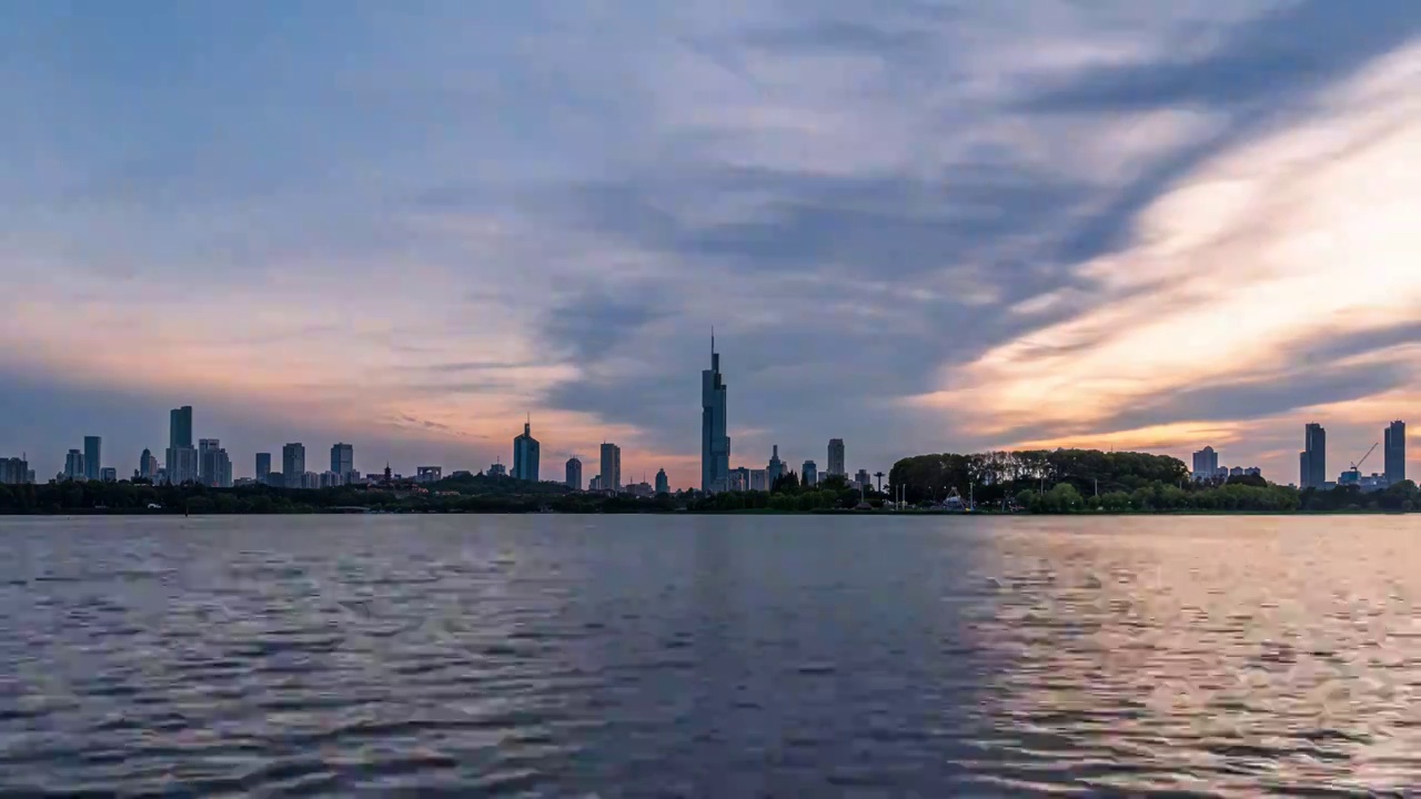 南京湖边全景日转夜延时视频素材