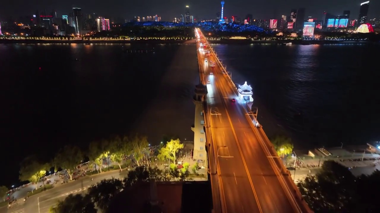 航拍湖北武汉黄鹤楼夜景旅游景点古建筑历史城市风光视频素材