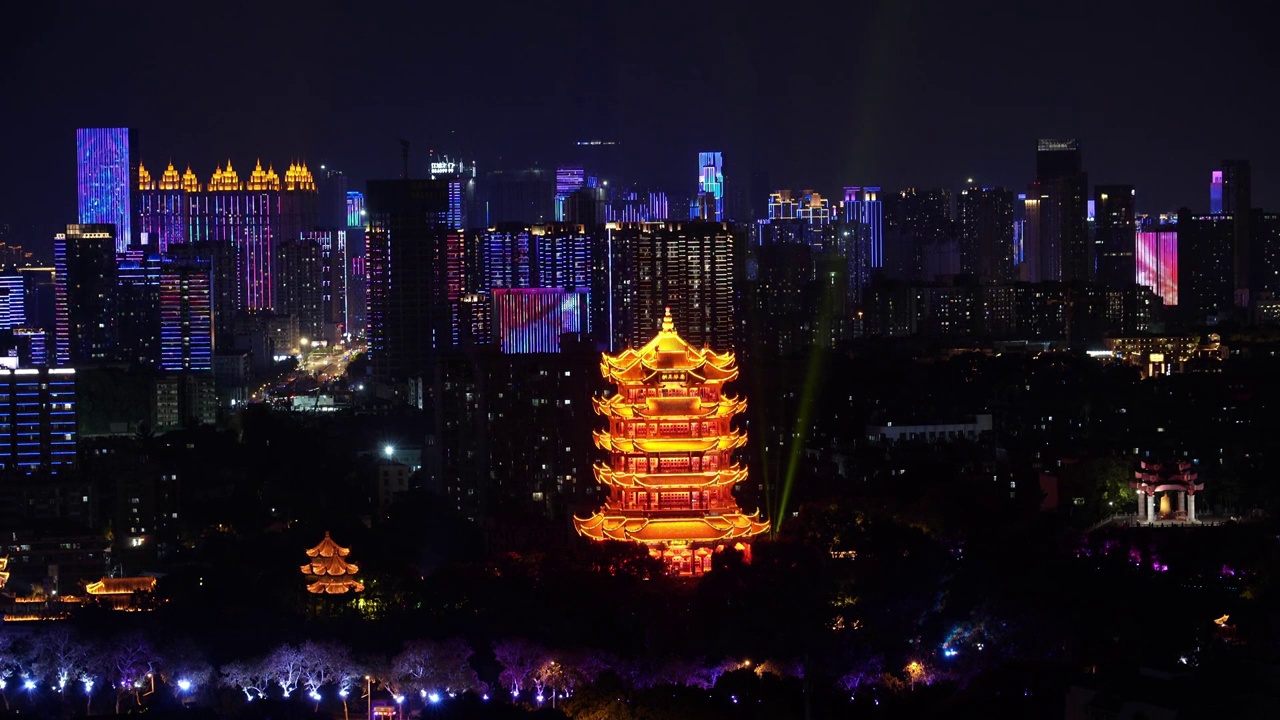 航拍湖北武汉黄鹤楼夜景旅游景点古建筑历史城市风光视频素材