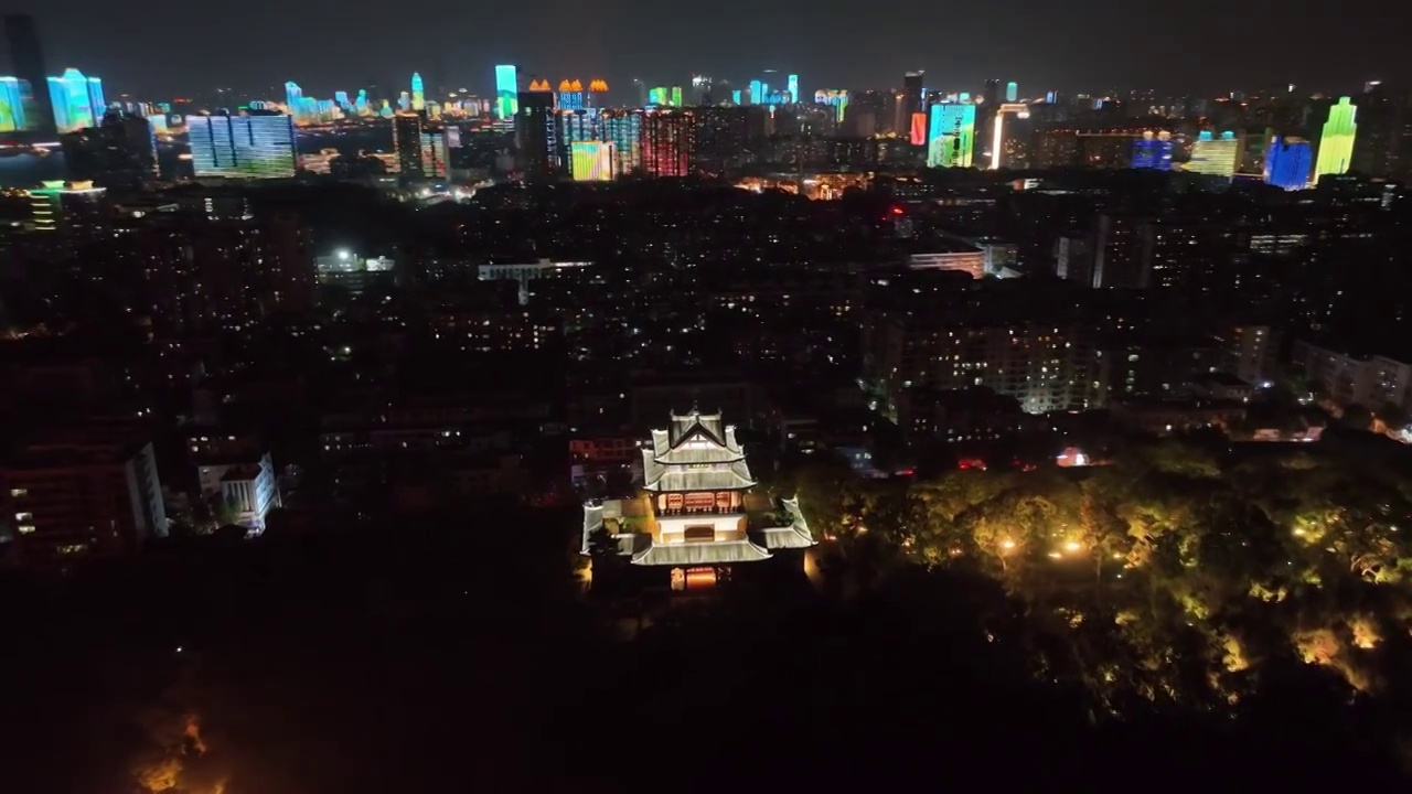 航拍湖北武汉龙华寺古建筑夜景城市建筑风光历史文化古迹视频素材