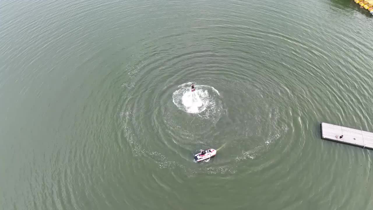 淮北东湖旅游景区淮北欢乐世界-水上飞人运动视频素材