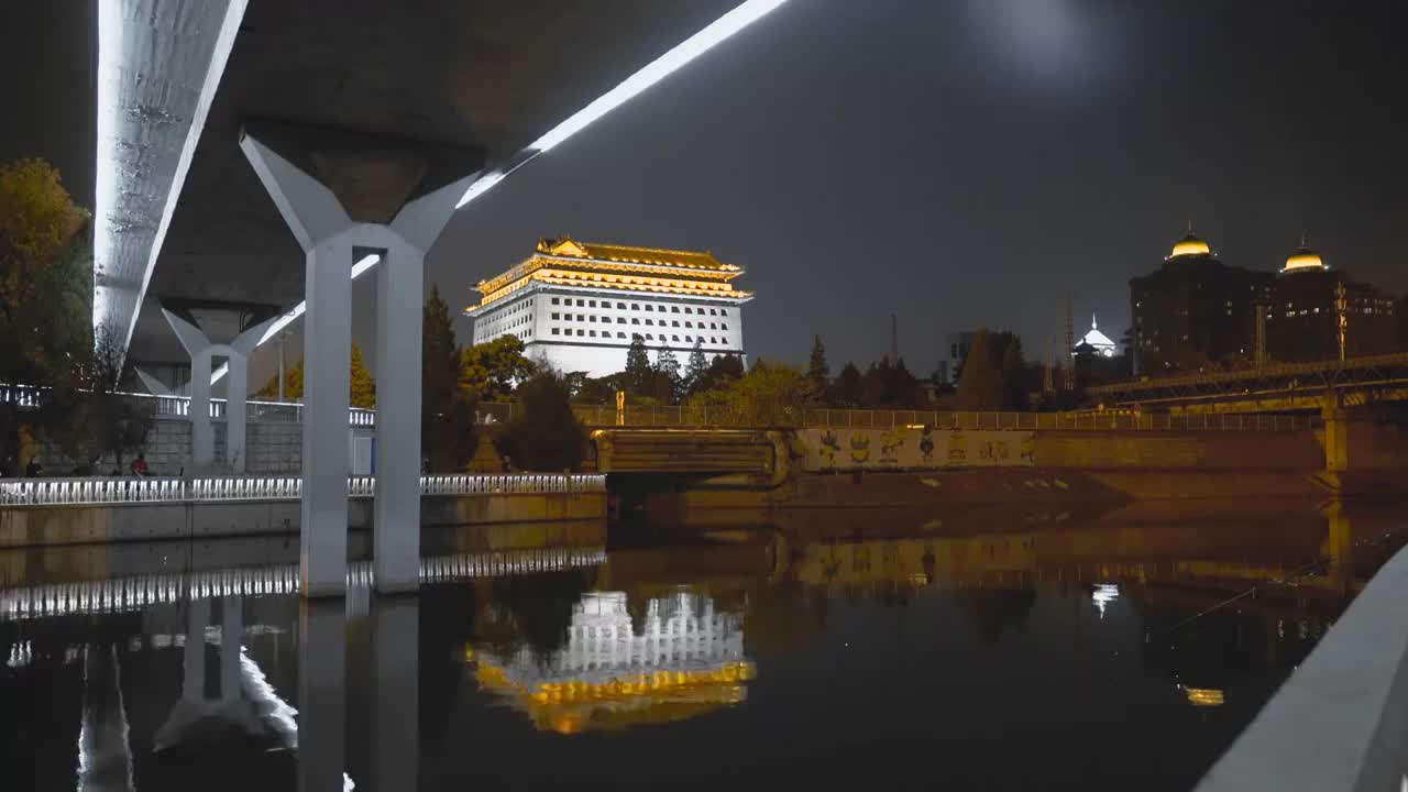 北京城 内城东南角楼 东便门 城楼 明城墙 夜景 护城河 倒影视频素材