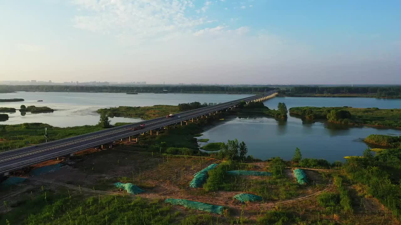 江苏省徐州市邳州市外环路京杭运河龙化大桥视频素材