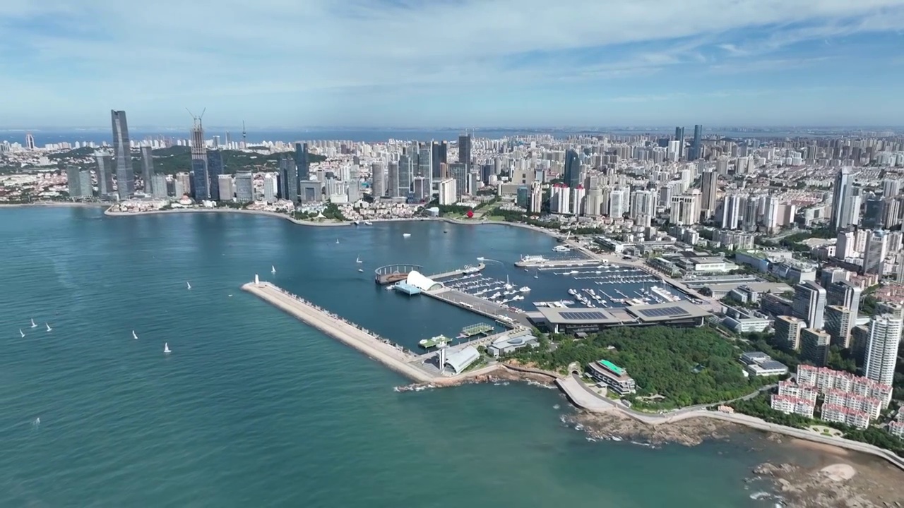 青岛浮山湾奥帆中心城市天际线航拍视频素材