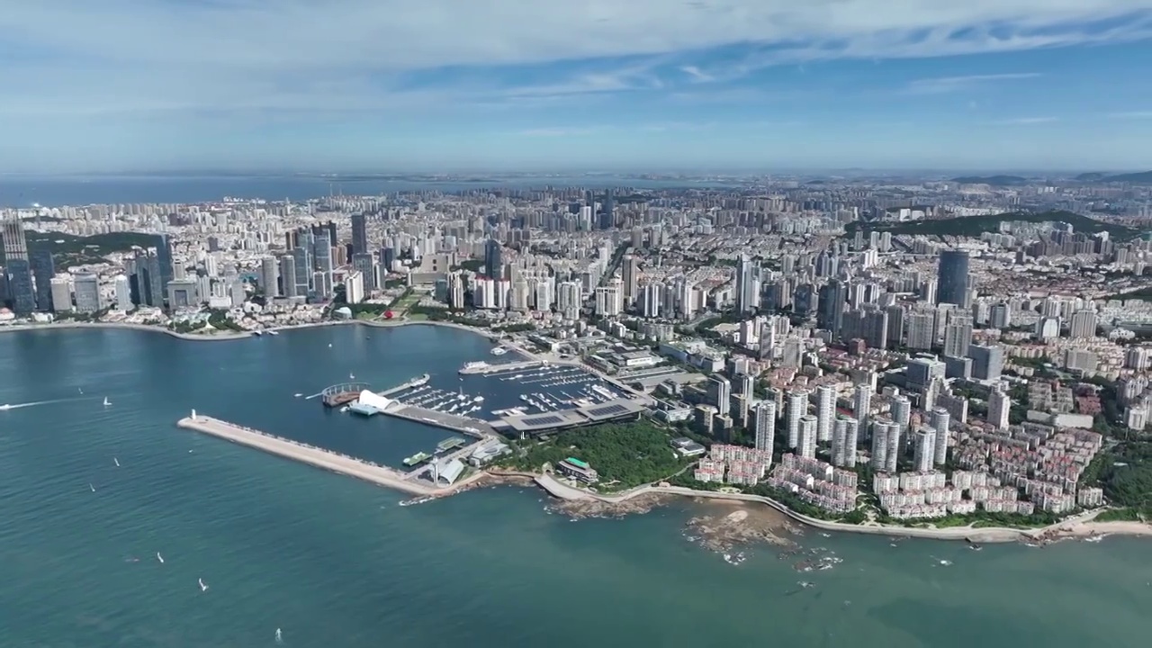 青岛浮山湾奥帆中心城市天际线航拍视频素材