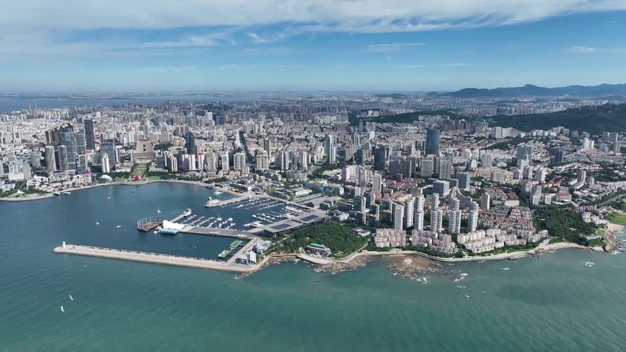 青岛浮山湾奥帆中心城市天际线航拍视频素材