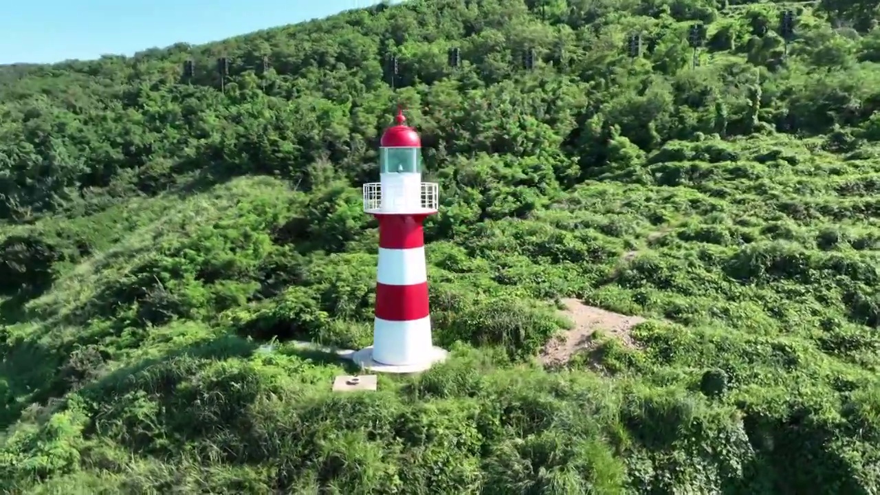 海边悬崖上的灯塔视频素材