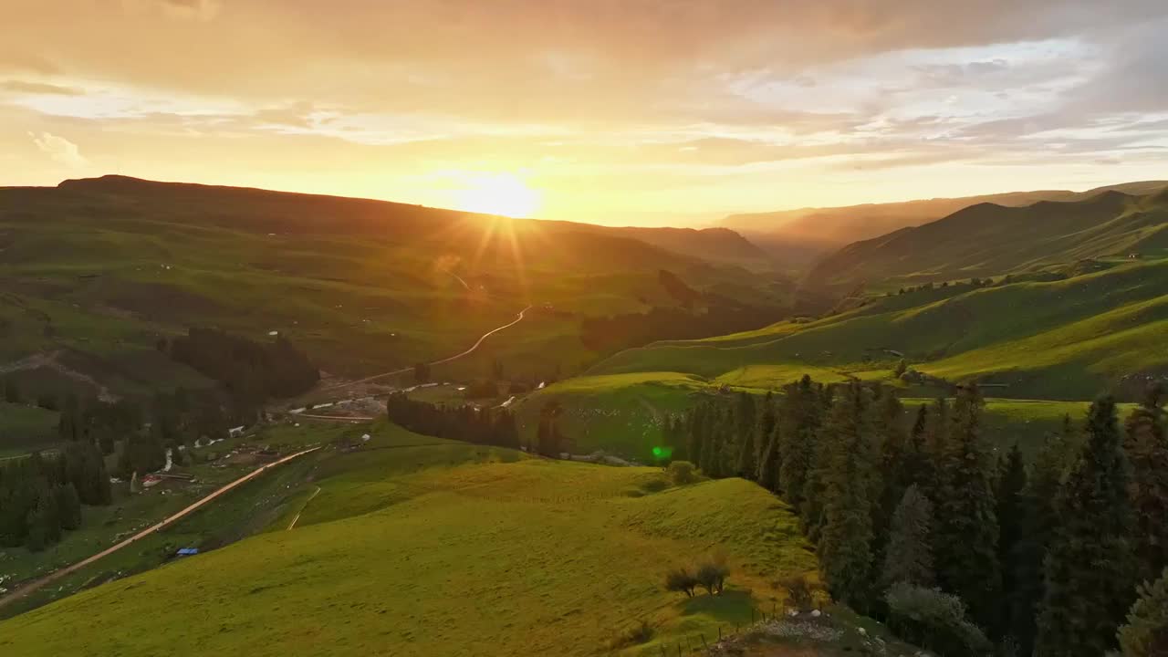 草原唯美夕阳航拍视频素材