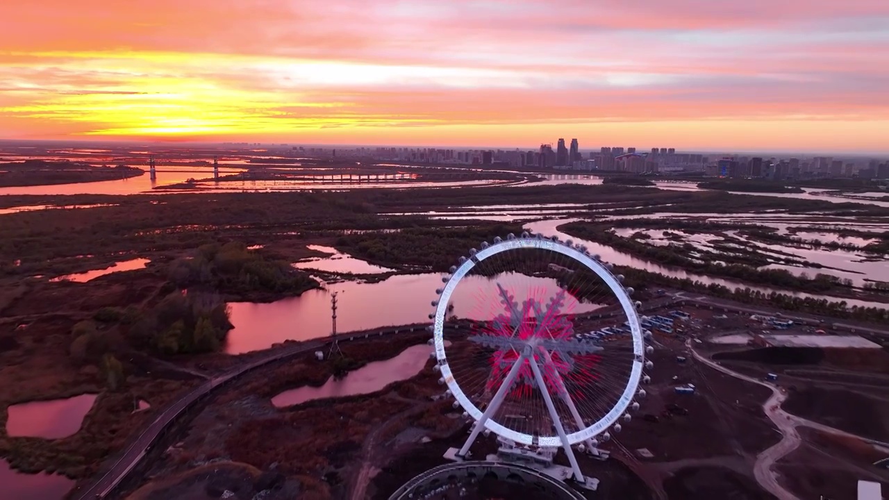 4K哈尔滨松花江游乐园冰雪摩天轮夕阳日落火烧云夜景航拍视频素材