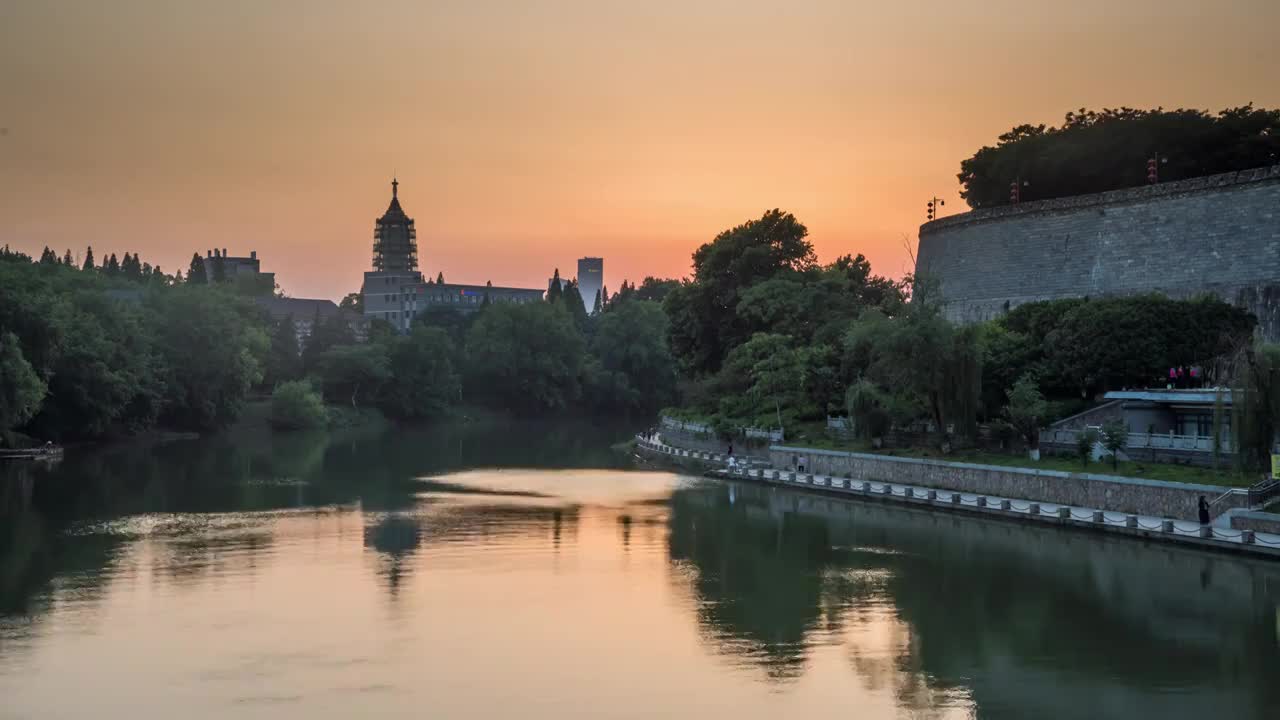 南京秦淮河畔的明城墙与大报恩寺视频素材