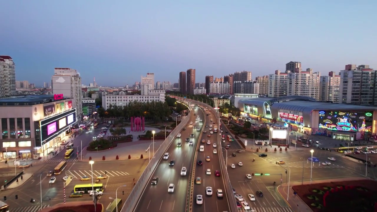 哈尔滨乐松广场商圈夜景车流航拍视频素材