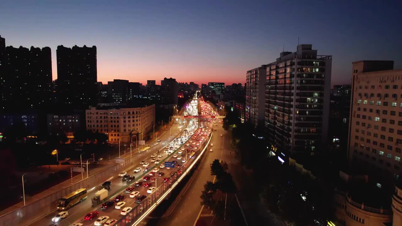 哈尔滨乐松广场商圈夜景车流航拍视频素材