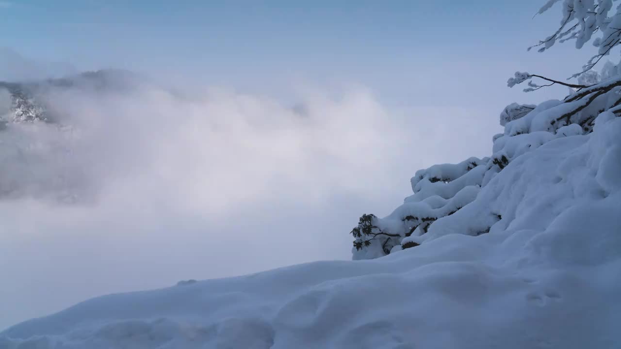 8K四川峨眉山山谷雪景云雾延时视频素材