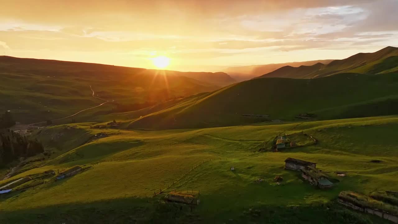 草原唯美夕阳航拍视频素材