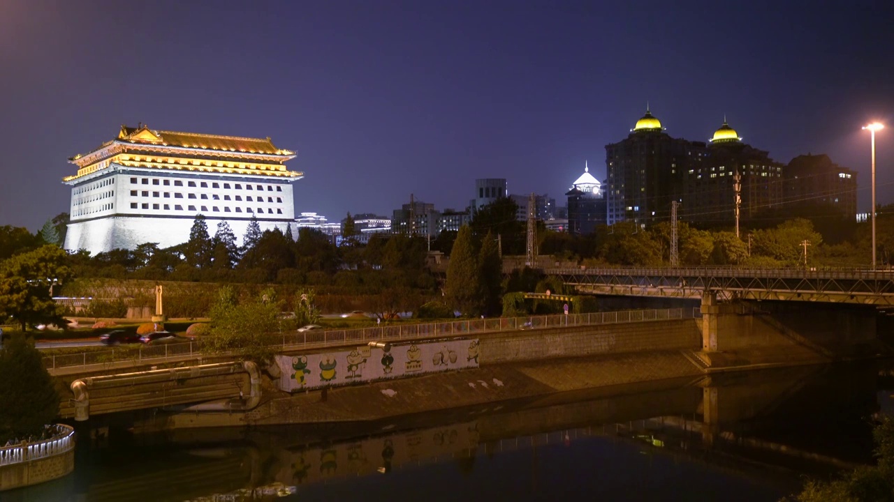 北京城 内城东南角楼 东便门 城楼 明城墙 夜景 护城河 倒影视频素材