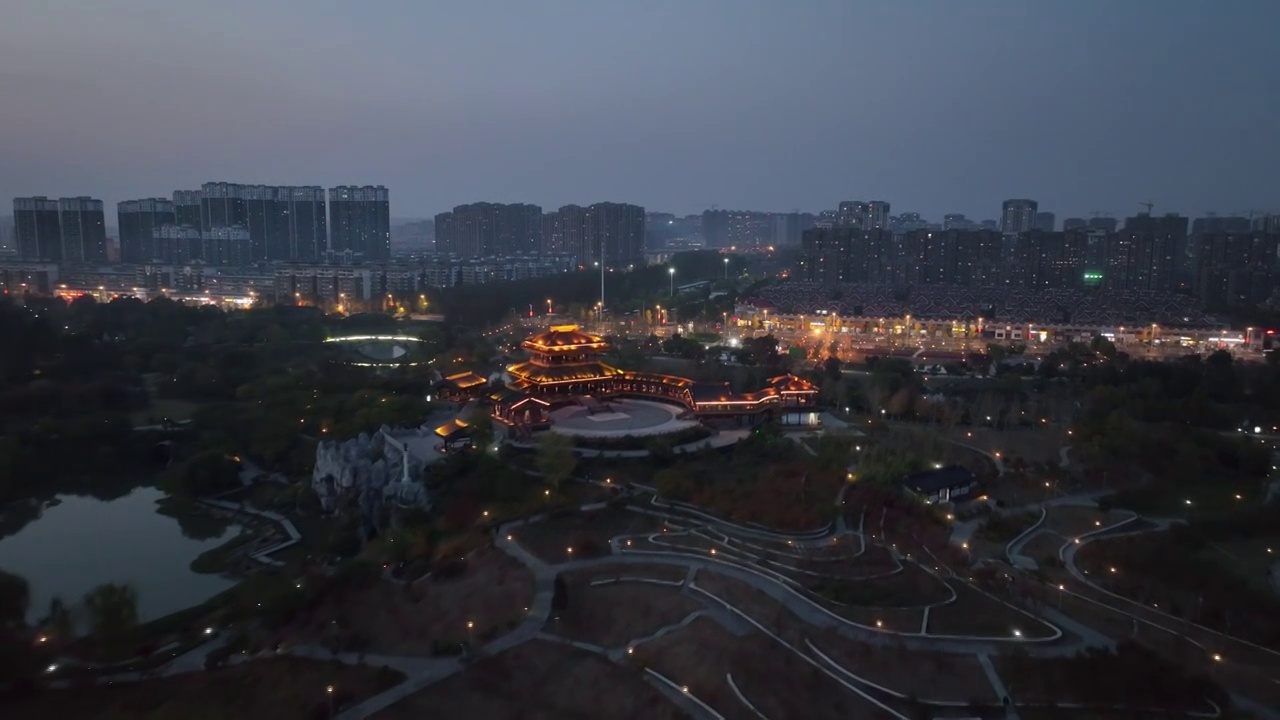 徐州市邳州市桃花岛公园和邳州城区夜景视频素材