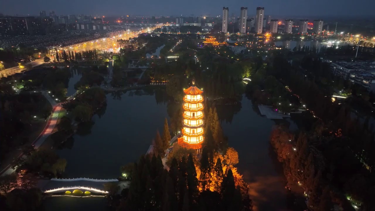 徐州市邳州市桃花岛公园和邳州城区夜景视频素材