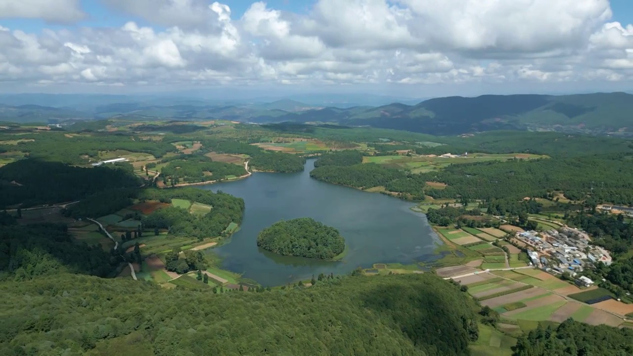 云南省红河州石屏县山区水库风光视频素材